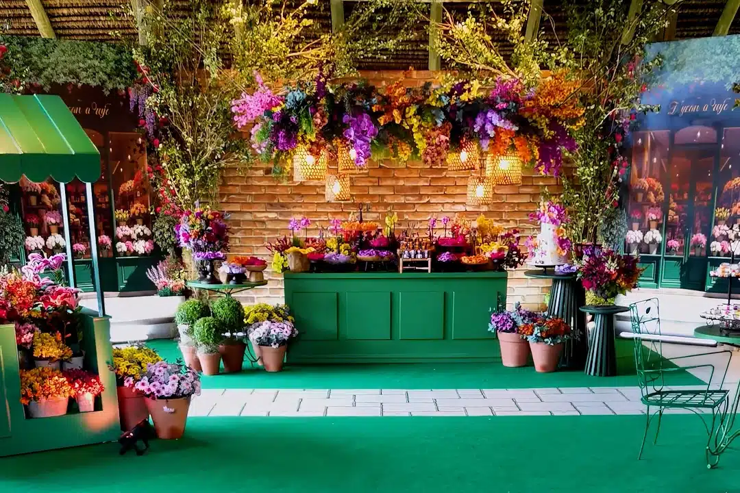 Decoração de festa de 15 anos durante o dia Espaço para eventos no RJ com área verde e cerimônia ao ar livre