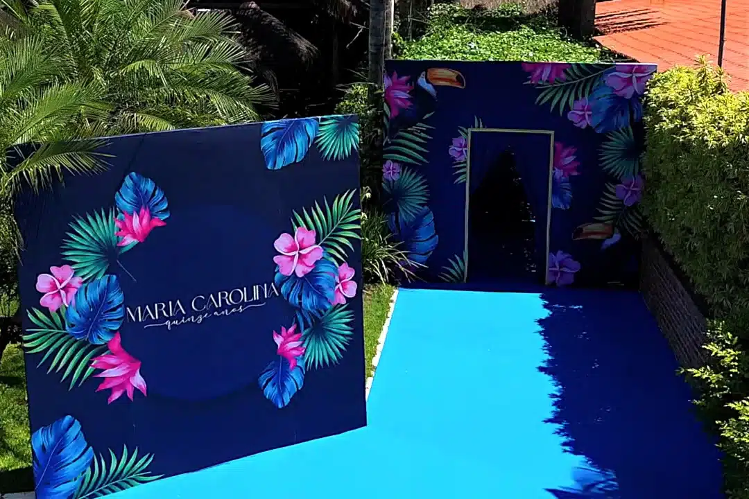 Entrada de festa de 15 anos durante o dia Decoração de festa em sítio para eventos em Jacarepaguá