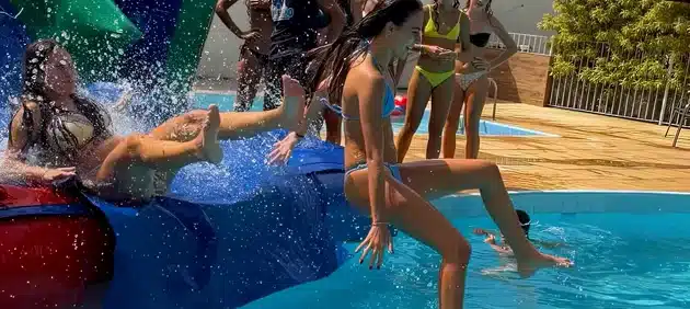 Tobogã Piscina Tobogã na Piscina